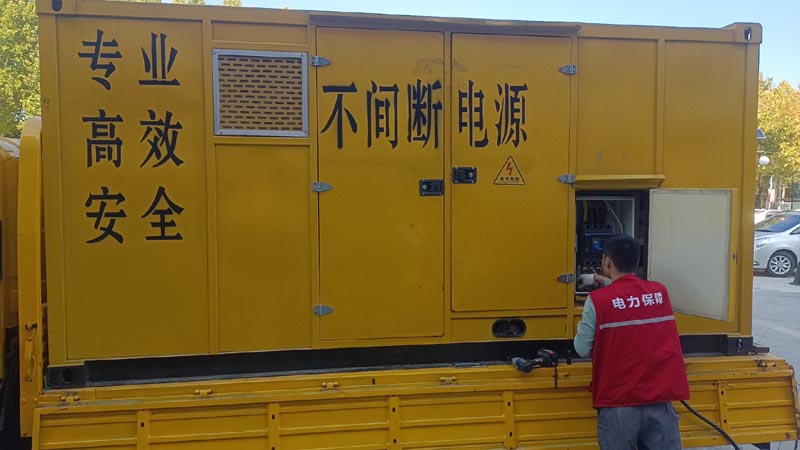 九原柴油发电机组和UPS电源配合使用时，如何避免切换过程中的电力中断？